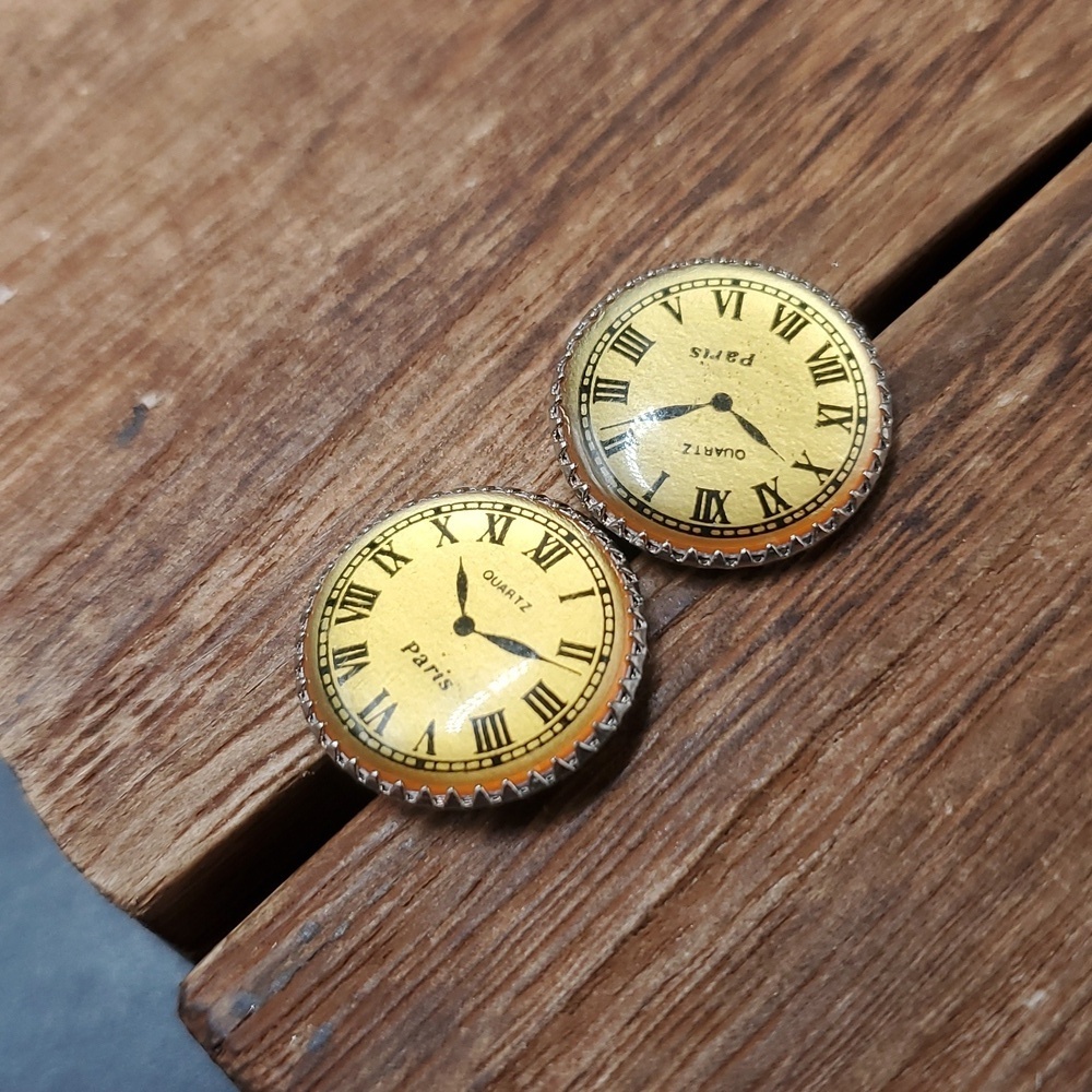 Time isnt real clock earrings‎ E873